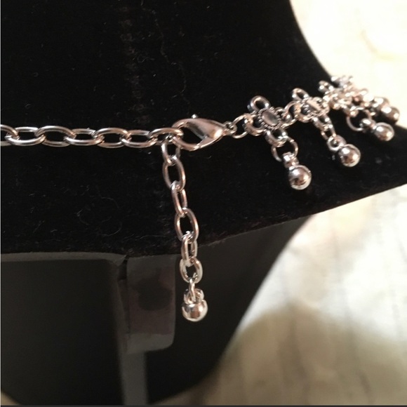 FLOWER CLOVER STYLE CHOKER NECKLACE - Picture 4 of 5